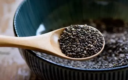 مزيج سحري.. بذور الشيا وماء الكركم الخام