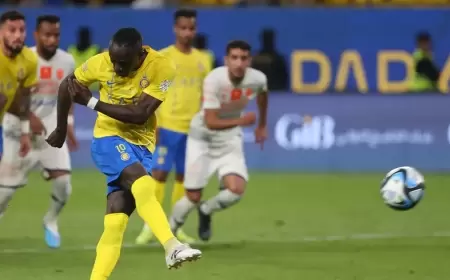 ماني يهدر "جزائية" ويسجل ثنائية في فوز النصر على الفيحاء