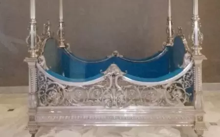 بعد شائعات سرقته.. أحدث صور لسرير والدة الخديوي عباس