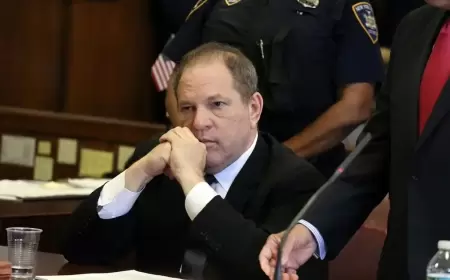 محكمة بنيويورك تسقط إدانة قطب هوليوود واينستين بالاغتصاب.. ومدعية تتوعد