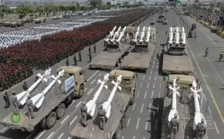 الحوثيون: استهدفنا مدمرتين حربيتين أمريكيتين وسفينة بالبحر الأحمر وسفينة إسرائيلية بالمحيط الهندي