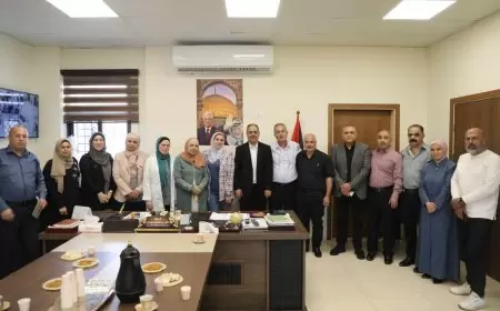 محافظ طولكرم مصطفى طقاطقة يتفقد مديرية صحة طولكرم ويطلع سير العمل والإحتياجات