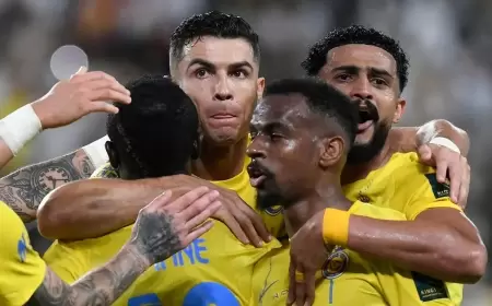النصر يهزم الخليج ويضرب موعداً مع الهلال في النهائي