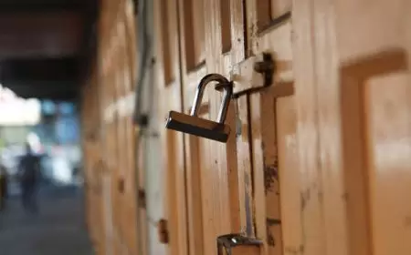 الإضراب الشامل يعم محافظة طولكرم حدادا على شهداء دير الغصون