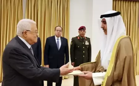 الرئيس عباس يتقبل أوراق اعتماد سفير دولة الكويت لدى دولة فلسطين