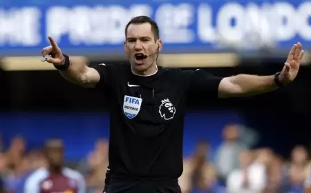 حكم مباراة كريستال بالاس ومانشستر يونايتد سيضع كاميرا على رأسه