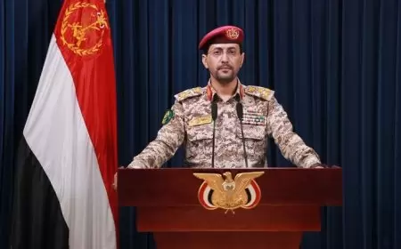 الحوثيون يعلنون استهداف سفينتين إسرائيليتين في خليج عدن بالصواريخ الباليستية والمسيرات