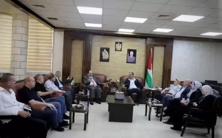 محافظ طولكرم مصطفى طقاطقة يلتقي مستشار الصندوق  العربي للإنماء الإقتصادي والإجتماعي بالكويت د. سمير جراد وينقاشان مجموعة من المواضيع