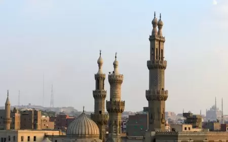 بعد تجاوزات بعض المصلين.. وزير الأوقاف المصري يمنع تصوير الجنازات بالمساجد