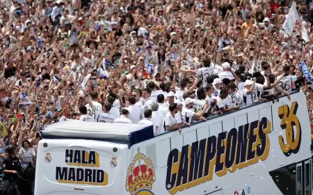 ريال مدريد يحتفل بلقب الدوري الإسباني مع جماهيره