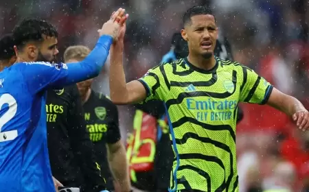 مدافع أرسنال: جماهير توتنهام تريد فوز مانشستر سيتي باللقب