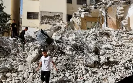 "الأشغال العامة" تباشر بإزالة آثار عدوان الاحتلال على مدينة جنين ومخيمها