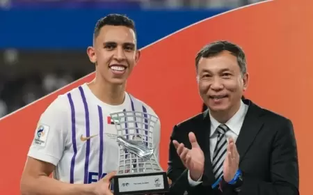 سفيان رحيمي يجمع بين جائزتي الهداف و"الأفضل"