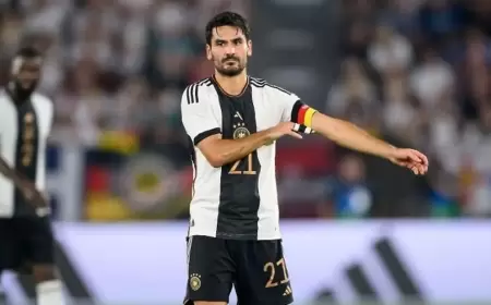 غندوغان سيرتدي شارة تحمل ألوان علم ألمانيا في كأس أوروبا