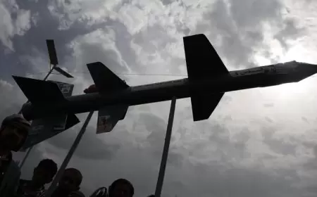 هيئة بريطانية: إلحاق أضرار بسفينة جراء الاستهداف بصاروخ قبالة سواحل اليمن