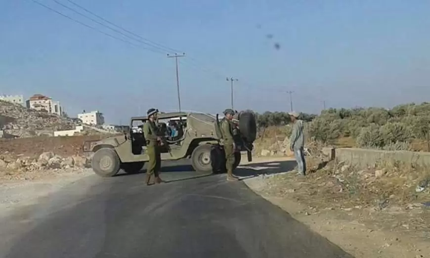 الاحتلال يغلق المدخل الغربي للمغير شرق رام الله