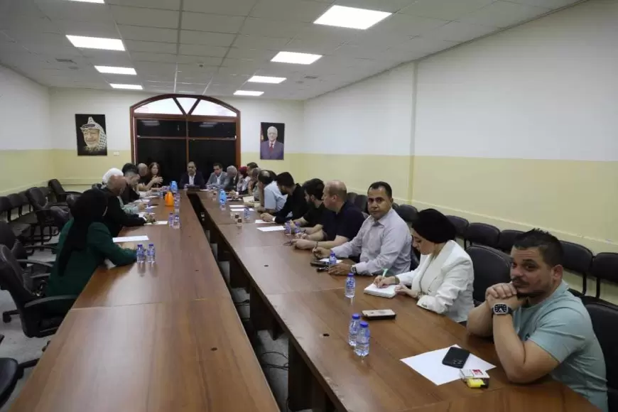 بمشاركة رئيس الغرفة التجارية ورئيس بلدية طولكرم طقاطقة يطلع الممثل الخاص لبرنامج الامم المتحدة الإنمائي UNDP على أوضاع محافظة طولكرم وإنتهاكات الإحتلال والإحتياجات