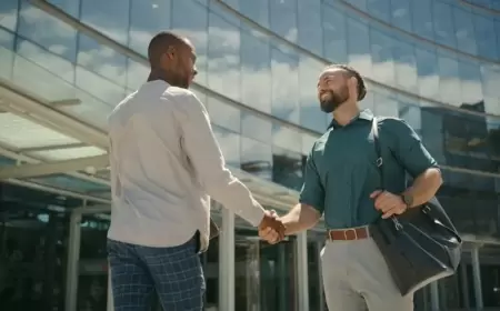 10 سلوكيات تكشف الأشخاص المهذبين ظاهرياً فقط.. احذرها