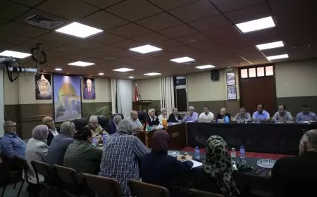 طولكرم : لجنة الحوار المجتمعي تعقد إجتماعاً لها مع رؤساء البلديات والمجالس المحلية