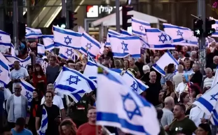 أهالي أسرى يحتجون خارج اجتماع برلماني يحضره نتنياهو