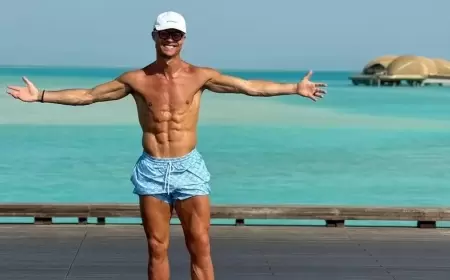 رونالدو يغسل أحزانه في البحر الأحمر بالسعودية