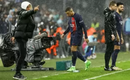 مبابي يشكو "العنف" في باريس.. ويعترف بـ"تعاسته"