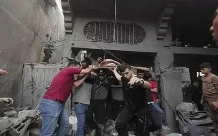 انتشال عشرات الشهداء والجرحى من وسط قطاع غزة