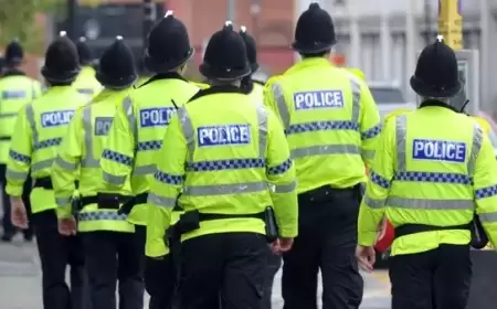 القضاء البريطاني يعاقب شرطيا لنشره صورتين دعما لحماس