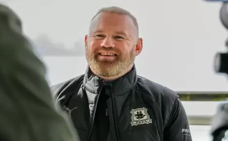 أسطورة ليفربول: يتعاقدون مع روني بسبب "نجوميته"