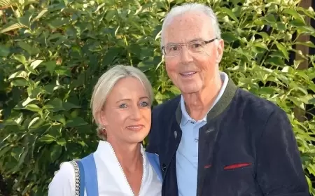 أرملة بيكنباور تحمل كأس أوروبا في حفل الافتتاح