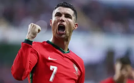 رونالدو: البرتغال "حب حياتي".. وأحترم قرارات المدرب