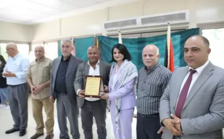 تكريم الدكتورة هبة الفارس عميدة كلية الزراعة والطب البيطري في جامعة النجاح حرم خضوري .