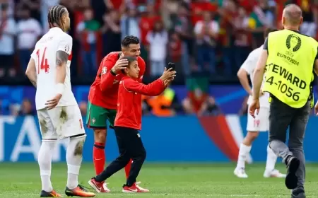 رونالدو يحقق حلم طفل صغير ويثير مخاوف أمنية