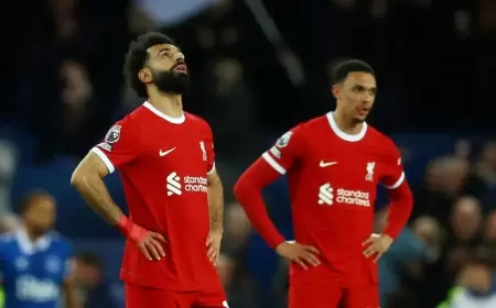 أزمة بين صلاح ومدرب ليفربول يشعلها زميله الياباني