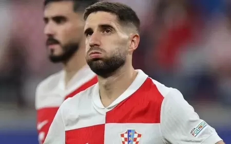 مشجعة "تعض" آخر.. والهدف "قميص لاعب كرواتي"