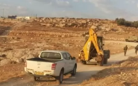 الاحتلال يستولي على جرافة غرب سلفيت