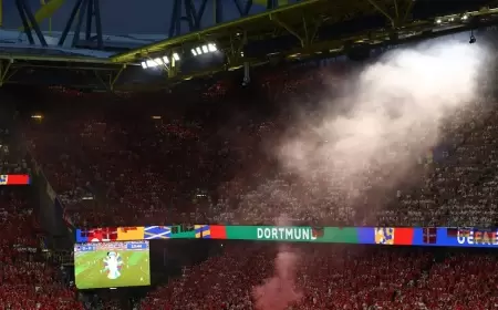 توقف مباراة ألمانيا والدنمارك بسبب سوء الأحوال الجوية