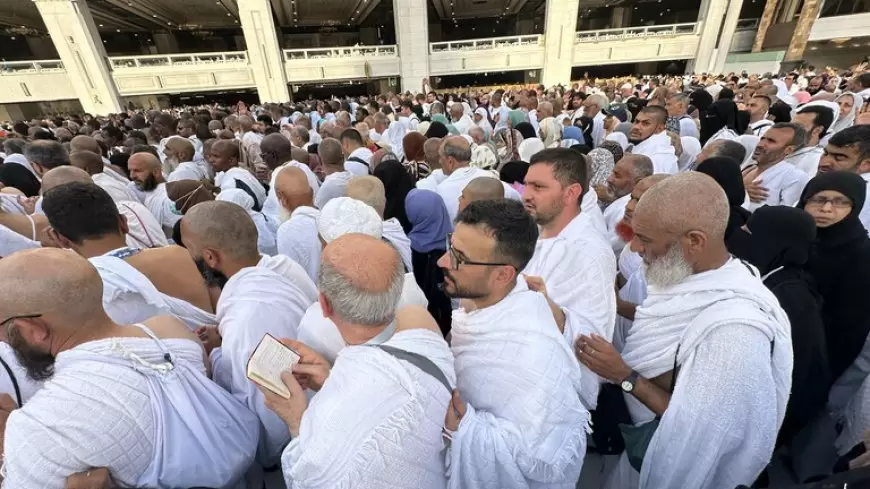 "ركن الحج الأعظم".. جبل الرحمة يتلوّن بالأبيض