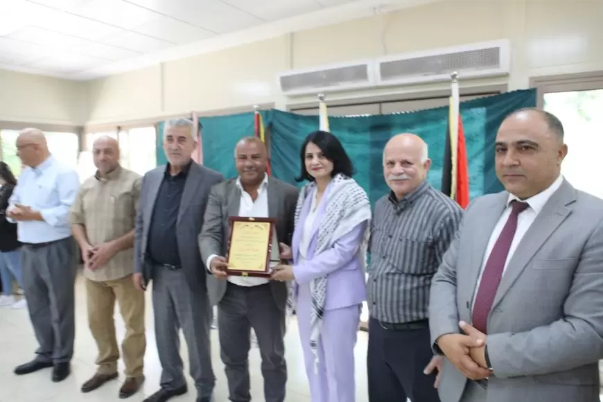 تكريم الدكتورة هبة الفارس عميدة كلية الزراعة والطب البيطري في جامعة النجاح حرم خضوري .