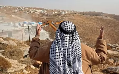 الاحتلال يهدم منزلاً وغرفة زراعية ويجرف أراضٍ في نابلس وبيت لحم