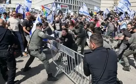 متظاهرون ضد حكومة نتنياهو يغلقون طريقا قرب تل أبي