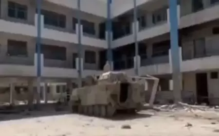 الاحتلال يخلف ناقلة جند محترقة بإحدى مدارس الأونروا برفح