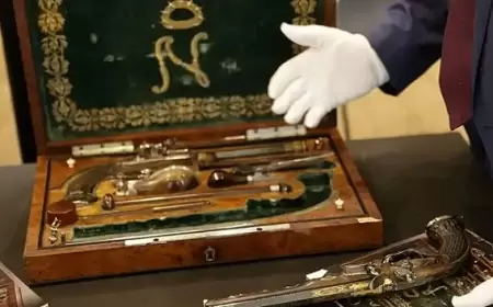 بيع مسدّسين لنابليون مقابل 1.6 مليون يورو في مزاد علنيّ