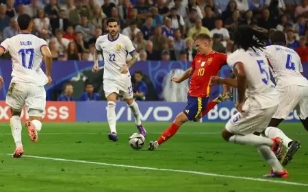 إسبانيا تهزم فرنسا في 4 دقائق وتبلغ نهائي كأس أوروبا