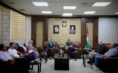 في إطار تقديم عرض عن برامج عمل الجمعية وجهودها  طقاطقة يستقبل مها المدني   منسقة جمعية إغاثة أطفال فلسطين في محافظتي طولكرم وقلقيلية