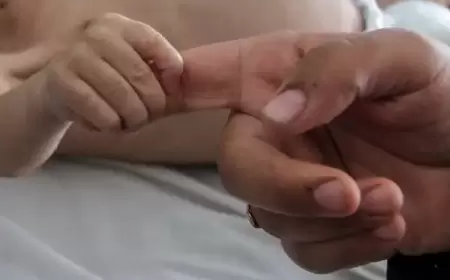 مستشفى العودة: إنقاذ جنين من رحم والدته الشهيدة