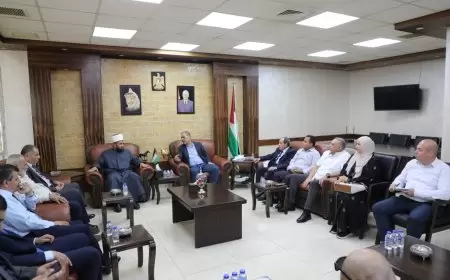 محافظ طولكرم مصطفى طقاطقة يناقش مع وزير الاوقاف والشؤون الدينية  مجموعة من القضايا والمواضيع