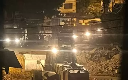 قوات الاحتلال تقتحم طولكرم ومخيمها وتصيب شابا وتنفذ حملة تدمير واسعة