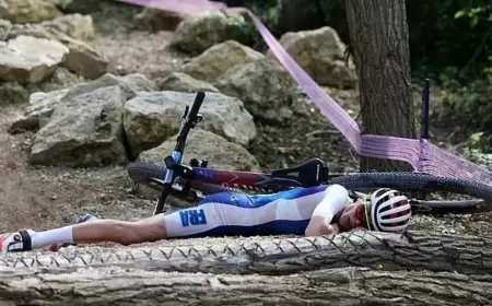 دراجة فرنسية تتعرض لحادث مروع في أولمبياد باريس