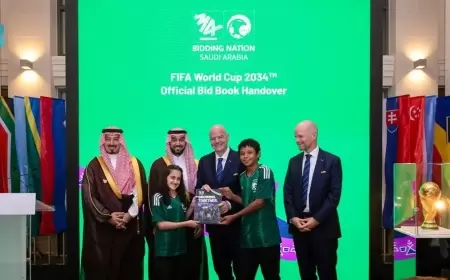 رسمياً.. السعودية تسلم ملف الترشح لاستضافة كأس العالم 2034